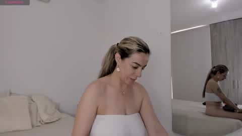 Snapshot of alexastormm chatting on 02/24/26, 05:00 alexastormm online show from 02/24/26, 05:00