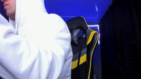 alexgiraldo__ online show from 11/15/25, 04:32