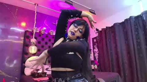 Snapshot of alexhoe_ chatting on 02/15/25, 06:55 Alex online show from 02/15/25, 06:55