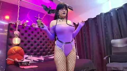 Snapshot of alexhoe_ chatting on 02/19/25, 06:54 Alex online show from 02/19/25, 06:54