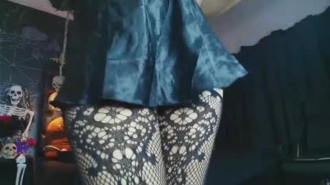 Snapshot of alexhoe_ chatting on 11/23/25, 06:30 Alex online show from 11/23/25, 06:30