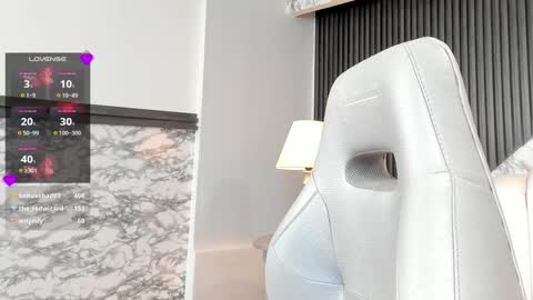 Alexiaa  Online 1430 to 2100 GMT-5 online show from 01/12/25, 06:28