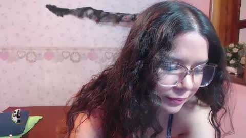 Snapshot of alexiarestrepo chatting on 10/14/25, 12:17 Alexia online show from 10/14/25, 12:17