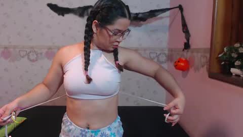 Snapshot of alexiarestrepo chatting on 10/20/25, 12:16 Alexia online show from 10/20/25, 12:16
