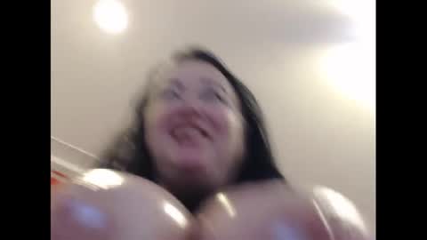 Snapshot of alexie33 chatting on 01/21/25, 12:39 alexie33 online show from 01/21/25, 12:39