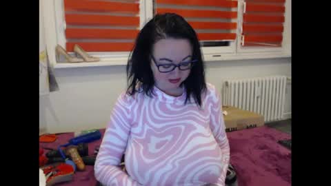 Snapshot of alexie33 chatting on 01/31/25, 06:14 alexie33 online show from 01/31/25, 06:14