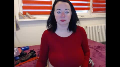 Snapshot of alexie33 chatting on 02/11/25, 10:59 alexie33 online show from 02/11/25, 10:59