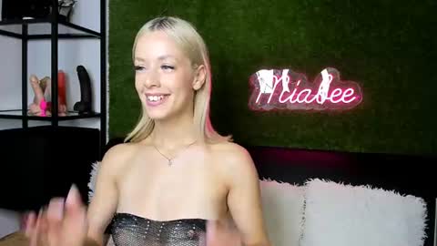 alexisbanx online show from 07/12/26, 02:30