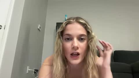 Snapshot of alexispaige06 chatting on 09/30/25, 05:07 alexispaige06 online show from 09/30/25, 05:07