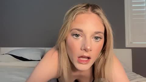 Snapshot of alexispaige06 chatting on 12/14/25, 06:56 alexispaige06 online show from 12/14/25, 06:56