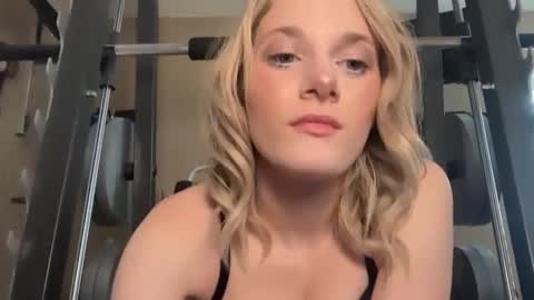 Snapshot of alexispaige06 chatting on 12/16/25, 09:53 alexispaige06 online show from 12/16/25, 09:53