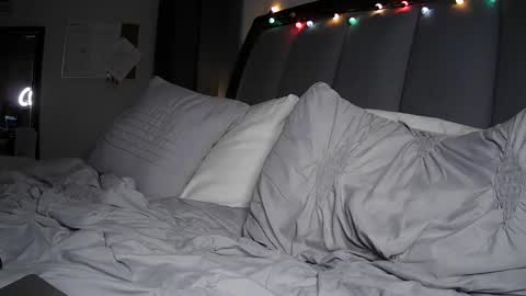 Alexis Rose online show from 12/20/24, 03:03