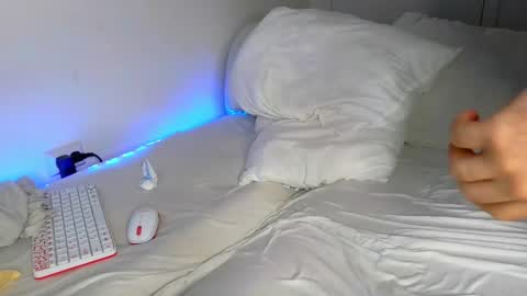 Snapshot of alexnovakk chatting on 12/27/24, 10:01 Alex online show from 12/27/24, 10:01