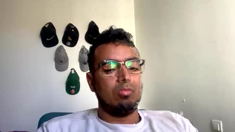 Snapshot of alexospina55 chatting on 04/01/26, 02:25 alexospina55 online show from 04/01/26, 02:25