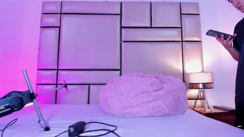 Snapshot of alexpetite_ chatting on 05/02/26, 04:06 A L E X online show from 05/02/26, 04:06