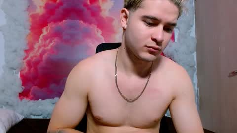 Snapshot of alexpierss chatting on 11/18/25, 07:07 Alex online show from 11/18/25, 07:07