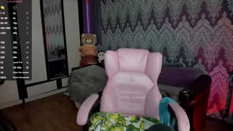 Snapshot of alexracc00n chatting on 12/06/24, 02:57 Alex online show from 12/06/24, 02:57