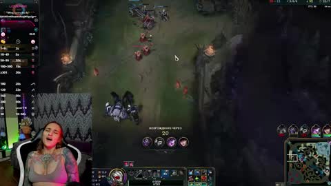 Snapshot of alexracc00n chatting on 10/14/25, 04:41 Alex online show from 10/14/25, 04:41