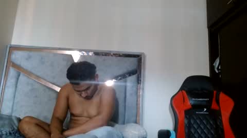 Snapshot of alexvsluisa chatting on 06/24/26, 04:39 alex y luisa online show from 06/24/26, 04:39