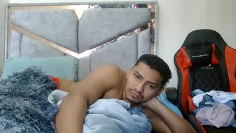 Snapshot of alexvsluisa chatting on 06/25/26, 03:05 alex y luisa online show from 06/25/26, 03:05