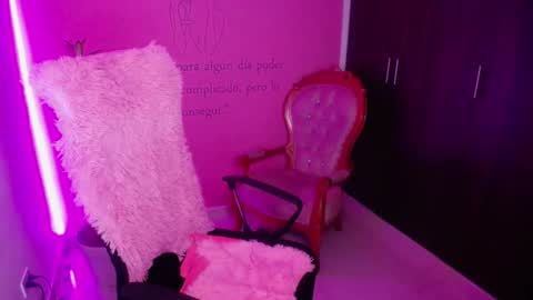 Snapshot of alexxa_1111 chatting on 10/08/25, 10:07 alexxa_1111 online show from 10/08/25, 10:07