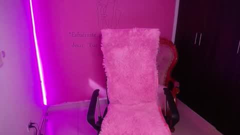 Snapshot of alexxa_1111 chatting on 11/20/25, 01:50 alexxa_1111 online show from 11/20/25, 01:50