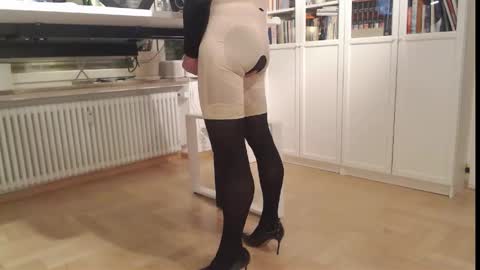 Snapshot of alexxph chatting on 12/24/24, 11:33 Shyshiny online show from 12/24/24, 11:33