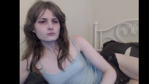 Snapshot of alexxuwu chatting on 12/12/24, 07:04 Lyssa online show from 12/12/24, 07:04