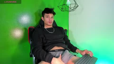 Snapshot of alexxxgoddd chatting on 07/16/26, 12:33 Alex online show from 07/16/26, 12:33