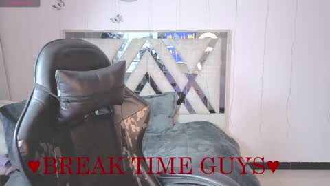 Snapshot of alfresii_rivera chatting on 11/22/25, 01:37 Carolina Join The Fan Club online show from 11/22/25, 01:37