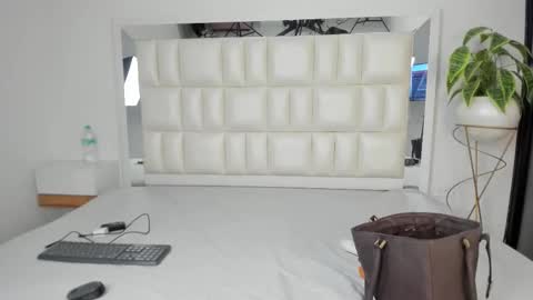 Alhana online show from 12/15/25, 08:24