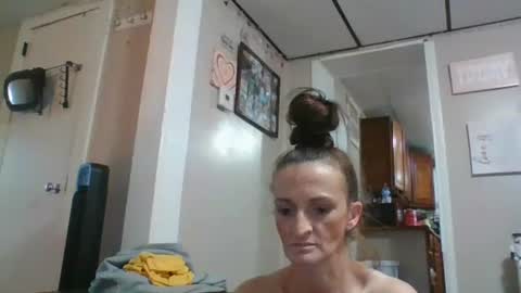 Snapshot of ali_tayler chatting on 10/15/25, 01:11 ali_tayler online show from 10/15/25, 01:11