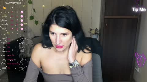 Snapshot of alianna_solo_kiss chatting on 01/04/25, 12:38 Alianna online show from 01/04/25, 12:38