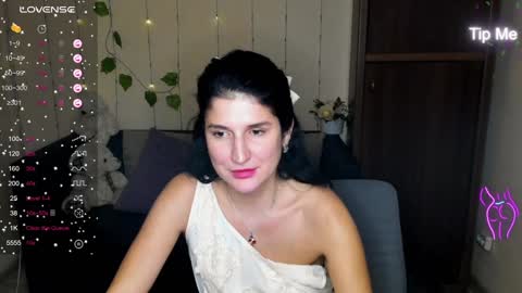 Snapshot of alianna_solo_kiss chatting on 01/11/25, 06:01 Alianna online show from 01/11/25, 06:01
