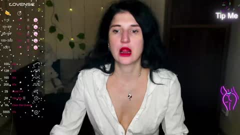 Snapshot of alianna_solo_kiss chatting on 01/13/25, 12:24 Alianna online show from 01/13/25, 12:24