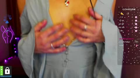 Snapshot of alianna_solo_kiss chatting on 01/14/25, 03:47 Alianna online show from 01/14/25, 03:47
