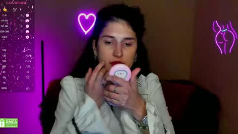 Snapshot of alianna_solo_kiss chatting on 01/22/25, 04:12 Alianna online show from 01/22/25, 04:12
