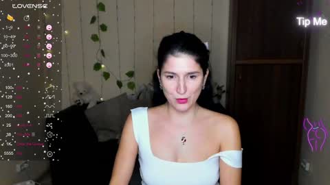 Snapshot of alianna_solo_kiss chatting on 01/25/25, 12:26 Alianna online show from 01/25/25, 12:26