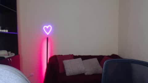 Snapshot of alianna_solo_kiss chatting on 02/02/25, 03:28 Alianna online show from 02/02/25, 03:28