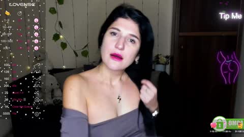 Snapshot of alianna_solo_kiss chatting on 02/05/25, 06:35 Alianna online show from 02/05/25, 06:35