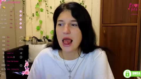 Snapshot of alianna_solo_kiss chatting on 09/17/25, 05:31 Alianna online show from 09/17/25, 05:31