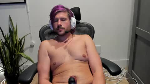 Snapshot of alibastersword chatting on 01/16/25, 03:02 Luke online show from 01/16/25, 03:02