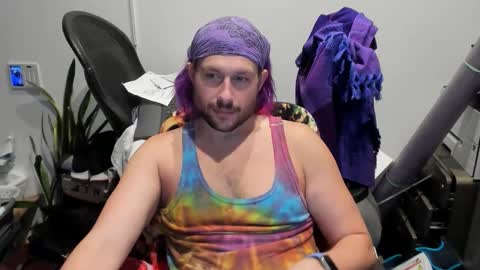 Snapshot of alibastersword chatting on 12/04/25, 02:43 Luke online show from 12/04/25, 02:43