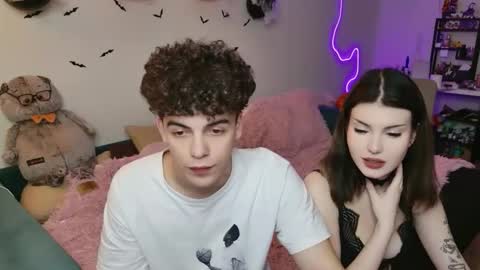 Snapshot of alice118james chatting on 10/12/25, 06:29 alice and james online show from 10/12/25, 06:29