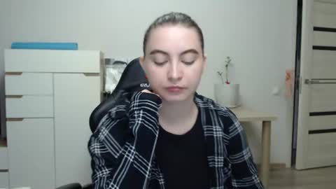 Snapshot of alice_________________________ chatting on 06/17/26, 02:29 Alice online show from 06/17/26, 02:29
