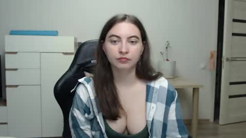 Snapshot of alice_________________________ chatting on 06/18/26, 05:39 Alice online show from 06/18/26, 05:39