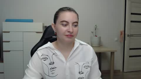 Snapshot of alice_________________________ chatting on 07/03/26, 12:11 Alice online show from 07/03/26, 12:11