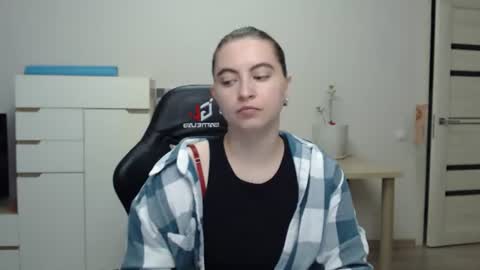 Snapshot of alice_________________________ chatting on 07/11/26, 01:58 Alice online show from 07/11/26, 01:58