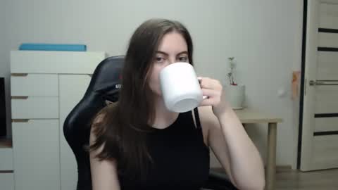 Snapshot of alice_________________________ chatting on 07/18/26, 04:44 Alice online show from 07/18/26, 04:44