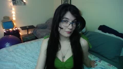 Snapshot of alice_asks chatting on 11/23/25, 04:56 Alice Asks online show from 11/23/25, 04:56